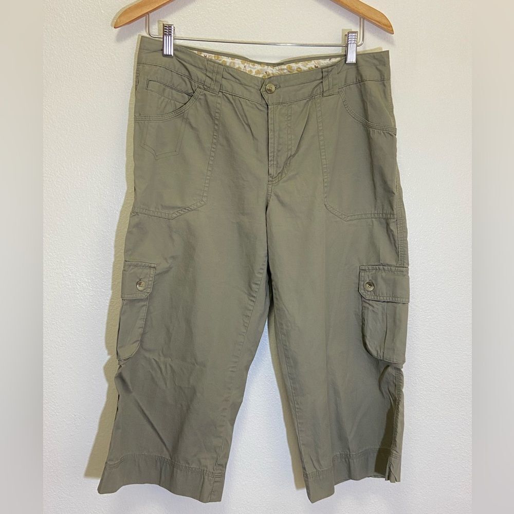 Columbia  - Olive Green 7 Pocket Cargo Capris - size 10